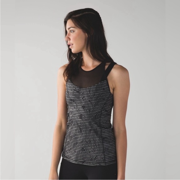 Lululemon Running In The City Tank in Stripe Play Slate Black Size 4 - Picture 1 of 7